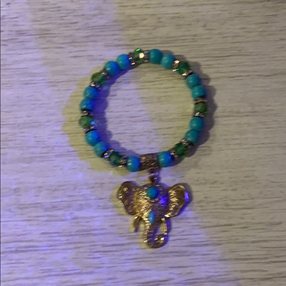 Beautiful detailed elephant bracelet!